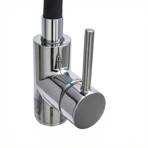 Смеситель для кухни с гибким изливом черный BRAVAT (F7800931CP-SW)