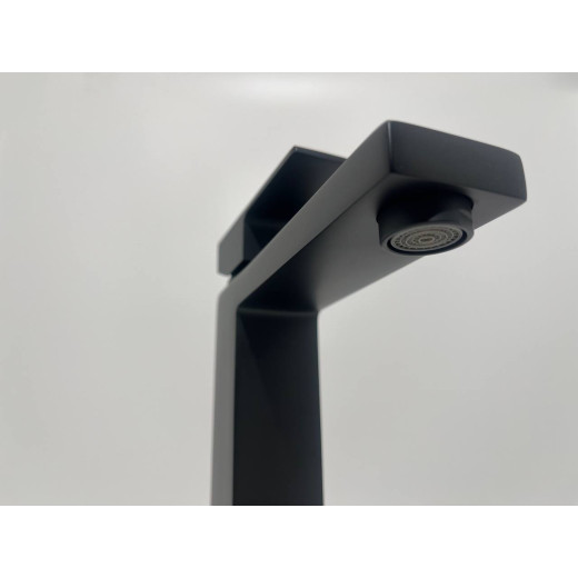 Fango Чёрный. Смеситель для раковины высокий TVZ-0935