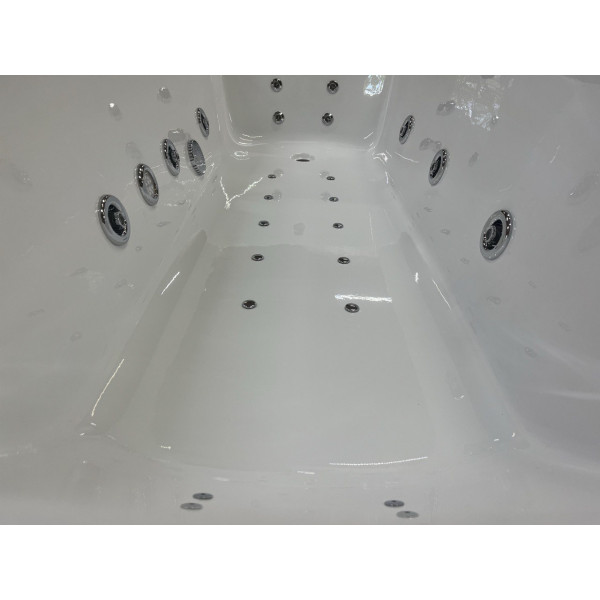 Гидромассажная акриловая ванна Vayer Milana 180x70 хром глянец