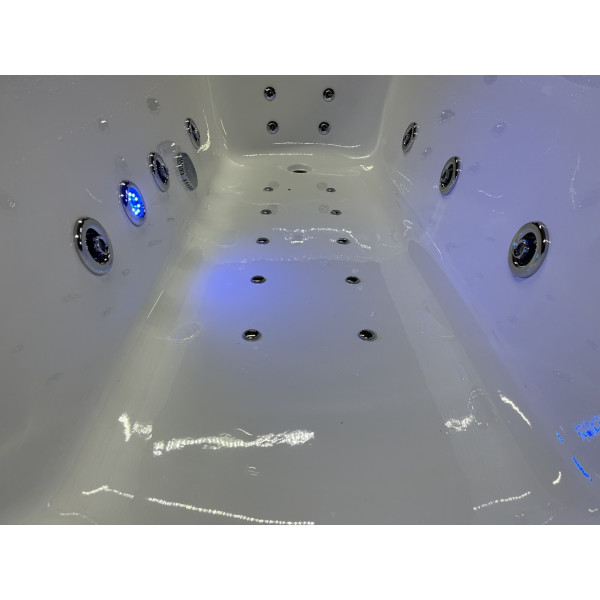 Гидромассажная акриловая ванна Vayer Milana 180x70 хром глянец